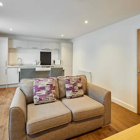 Host & - The Globe Apartment *