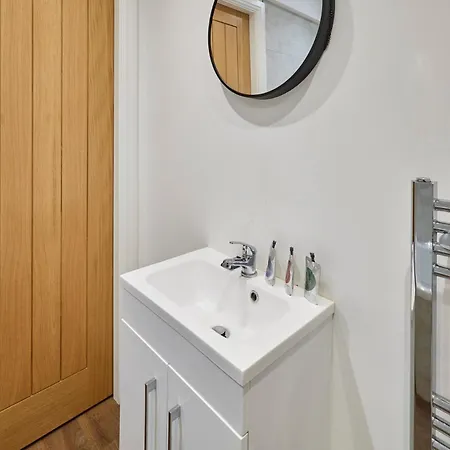 Host & - The Globe Apartment *