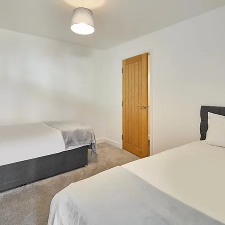 Host & - The Globe Apartment *